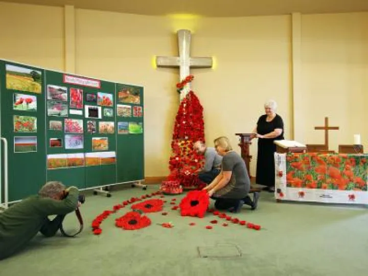 Poppy Display Emmanuel 11th Nov 2017 (5)