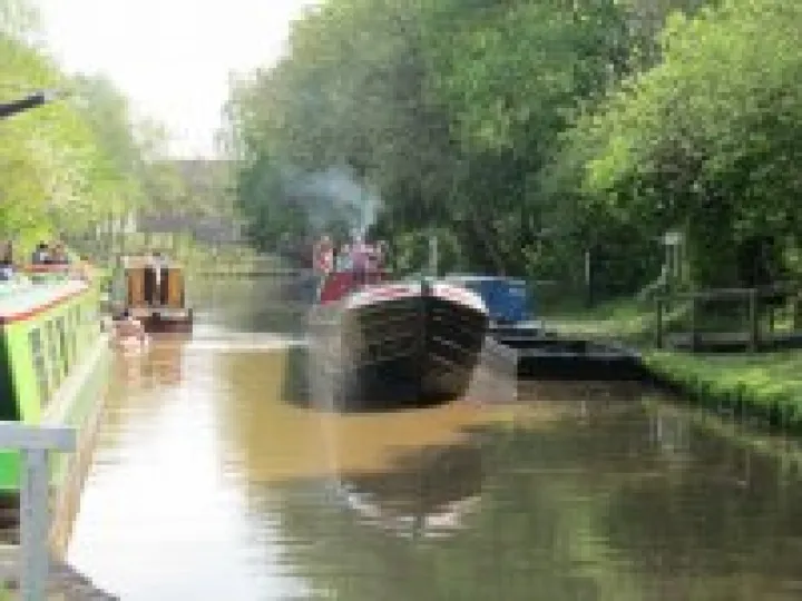 Narrow boat passing Audlem Wharf – April 2011