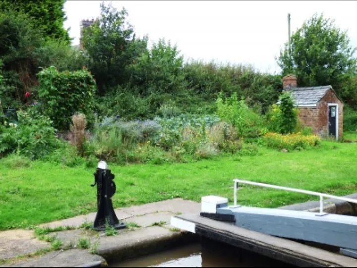 Lock 15 gardens