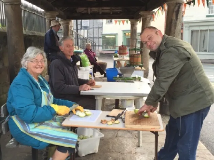 Apple pressing 2016