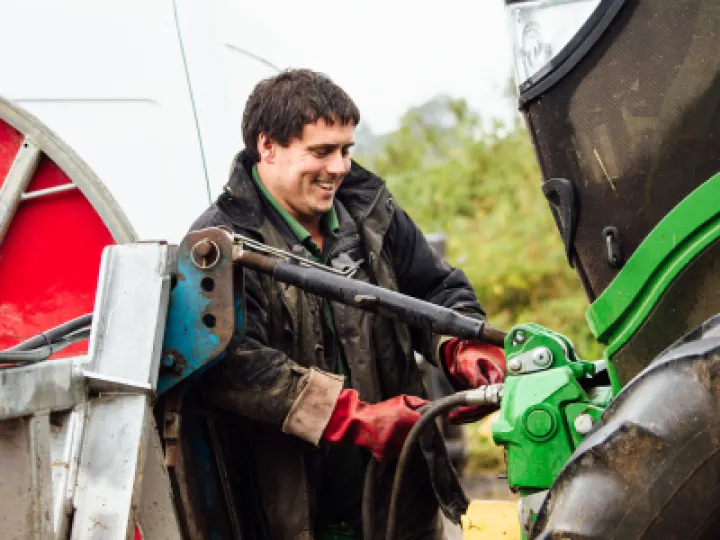 CulturaRecruitment-Workers-Machine-6