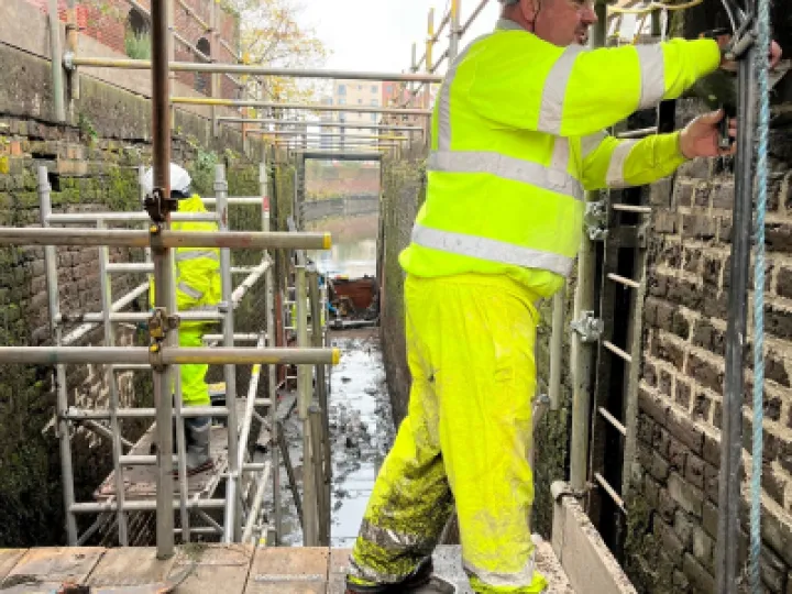 Lock 2 Stoppage Ashton Canal Brickwork