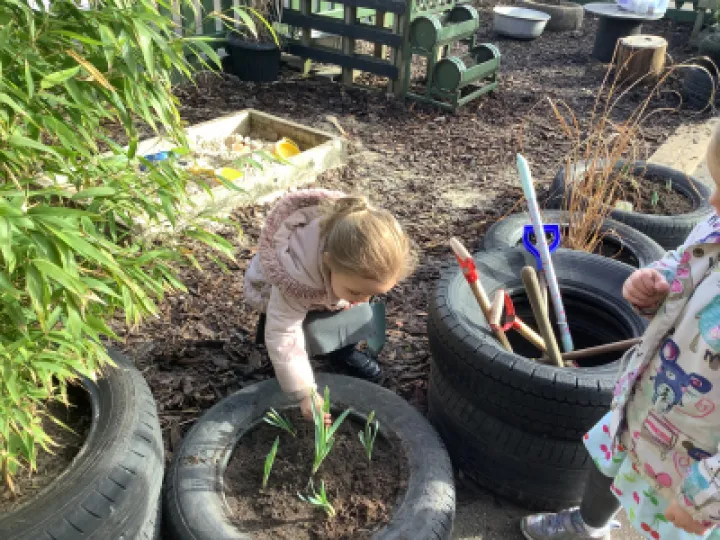 619E5628-02EB-4FF8-BDC6-01D346CFB69A