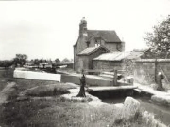 Minshull lock 1959