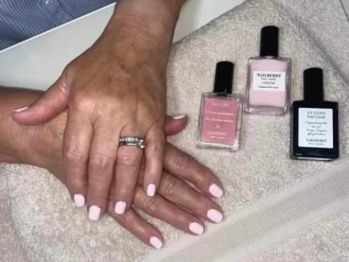 White Nails – Ellie Stark