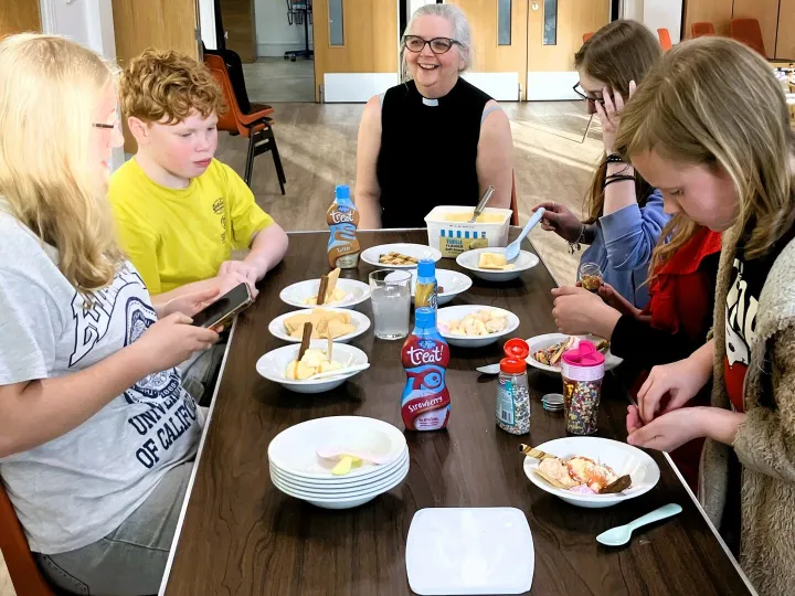 2025 04 – Icecream With Rev Rachel Bending