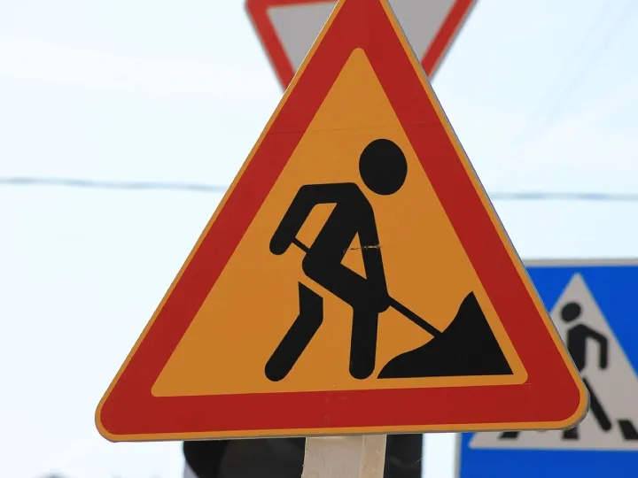 Road sign, men at work, pointer, attention, a warning, building, road, worker