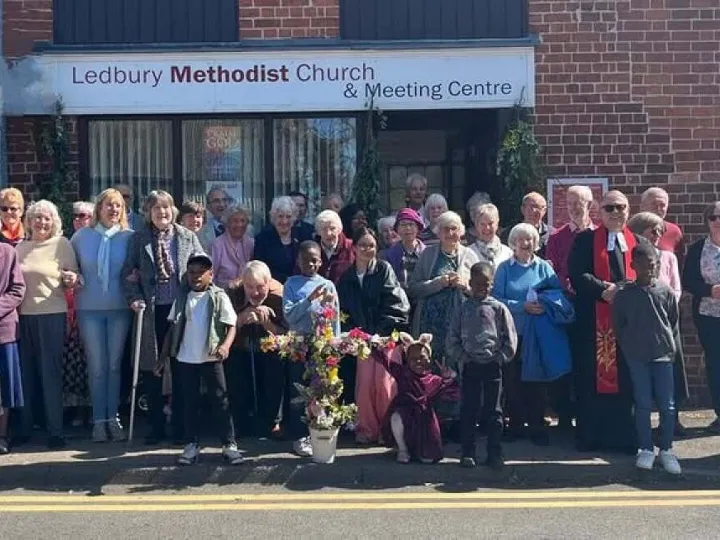 Lmc (With Members Outside)